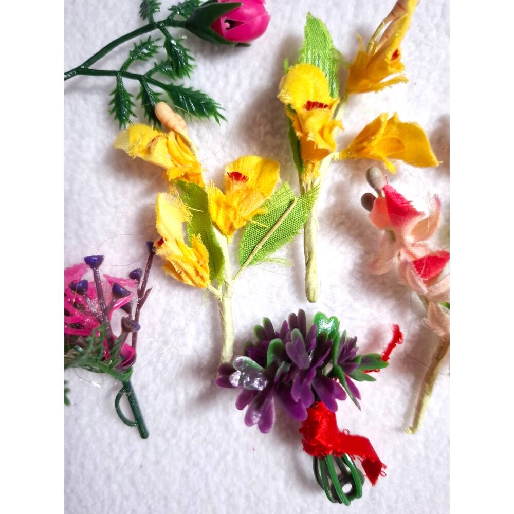Vtg Plastic Miniature Flowers Lot Barbie Dollhouse Size Floral Craft Supplies - Picture 2 of 6